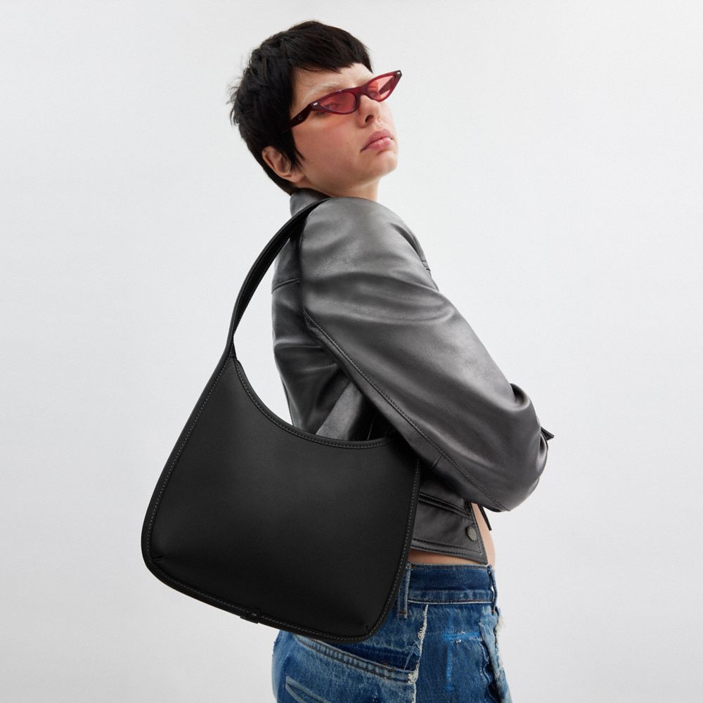COACH®,Curve Zip Bag,Leather,Shoulder Bag,Logo,Brass,Casual,Black,Detail View