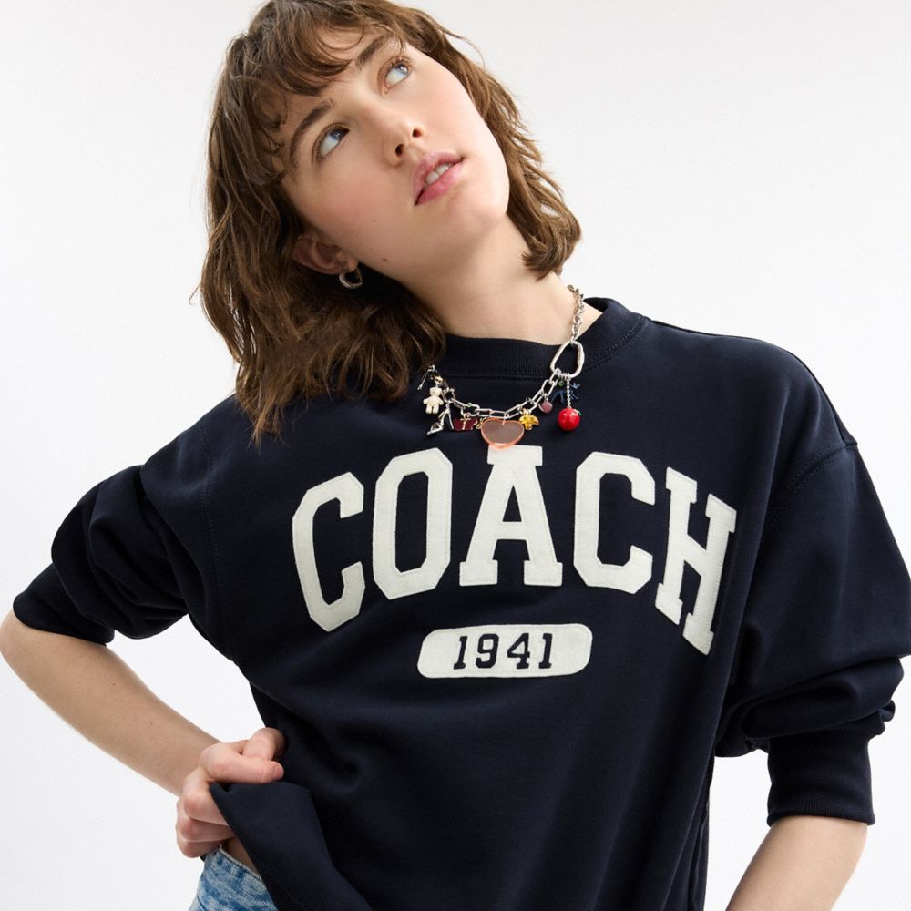 COACH®,SWEAT COL ROND SPORTIF COUPE BOYFRIEND EXCLUSIF,Bleu marine,Detail View