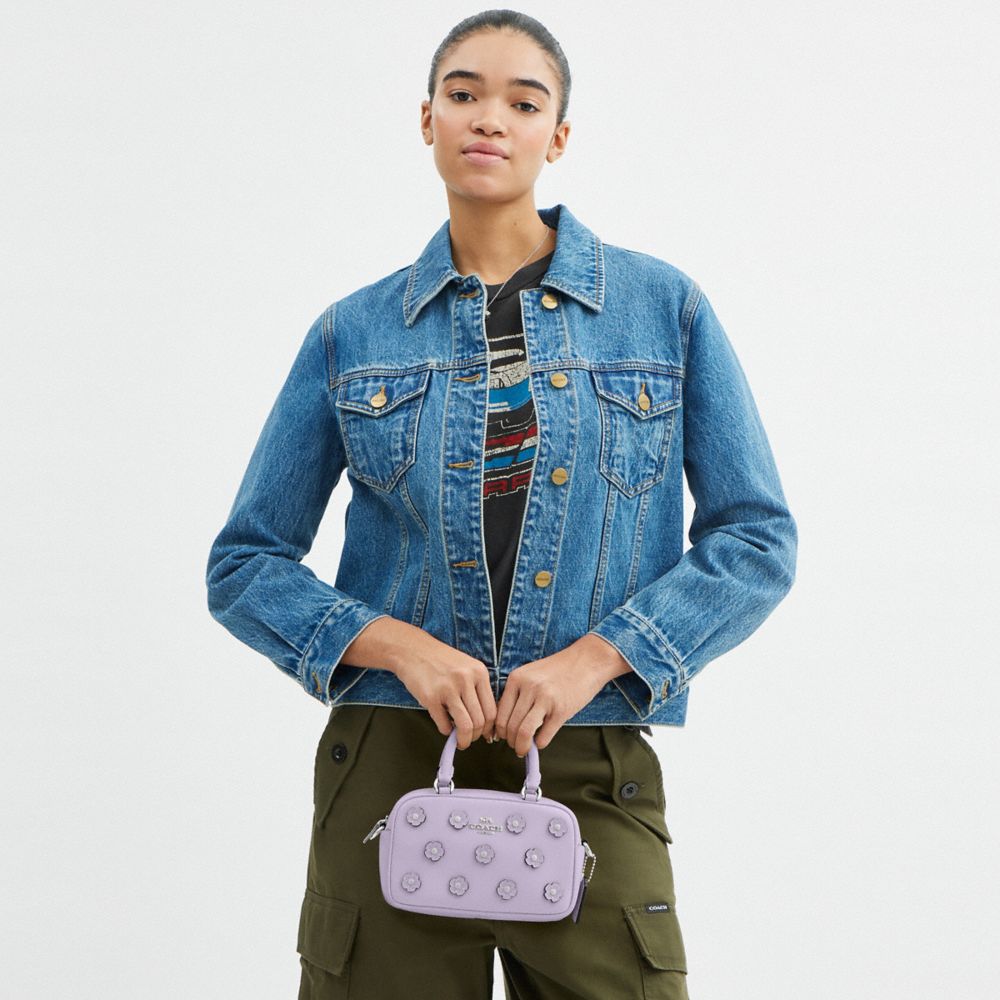 COACH®,サッチェル クロスボディ バッグ・フローラル アップリケ,ｼﾙﾊﾞｰ/ﾗｲﾗｯｸ