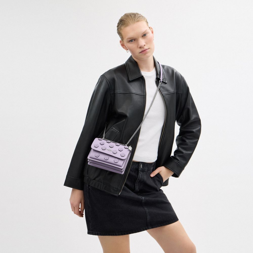 COACH®,MINI SAC BANDOULIÈRE KLARE AVEC APPLIQUÉ FLORAL,Argent/Lilas