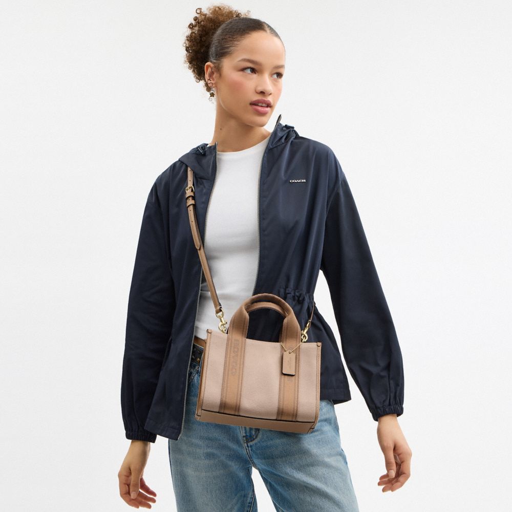 COACH®,la toile,B4/Naturel Foncé Multi,Detail View