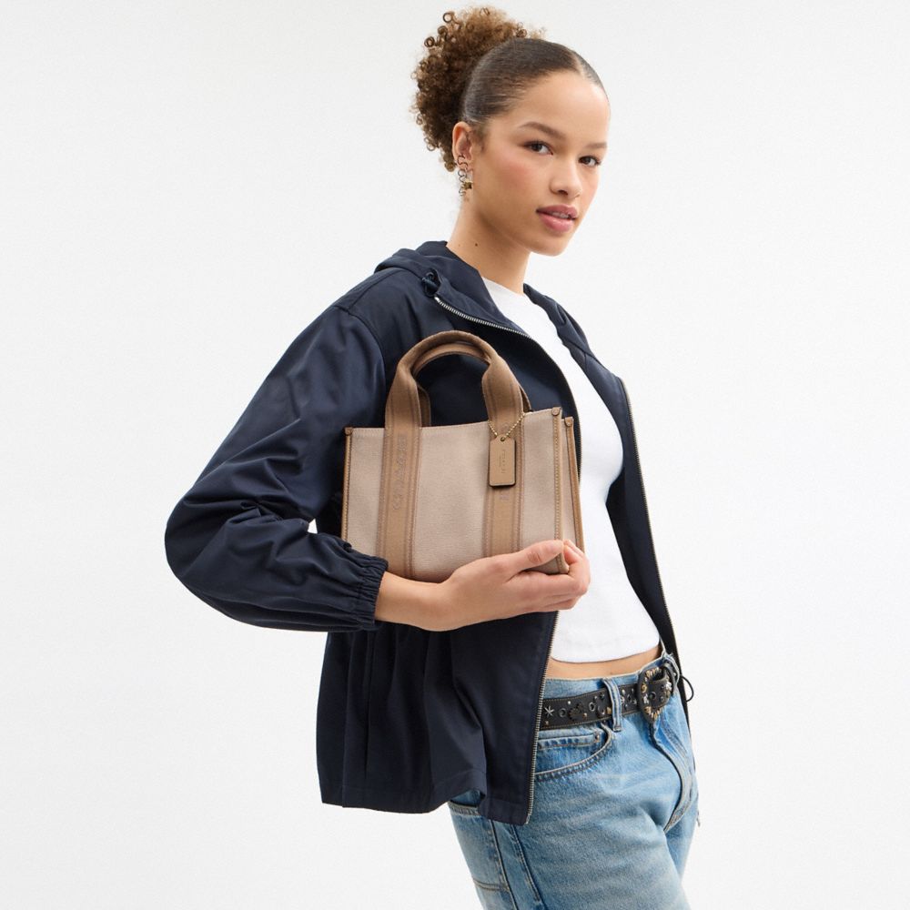 COACH®,la toile,B4/Naturel Foncé Multi,Detail View