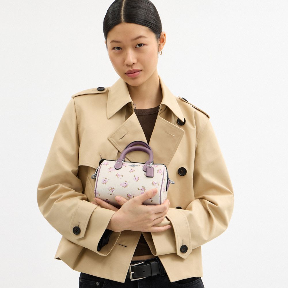 COACH®,MINI SAC BANDOULIÈRE ROWAN AVEC MOTIF FLEURI,Argent/Craie multi,Detail View