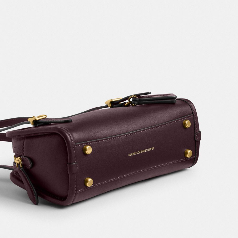 Coach Swing Zip Bag 20