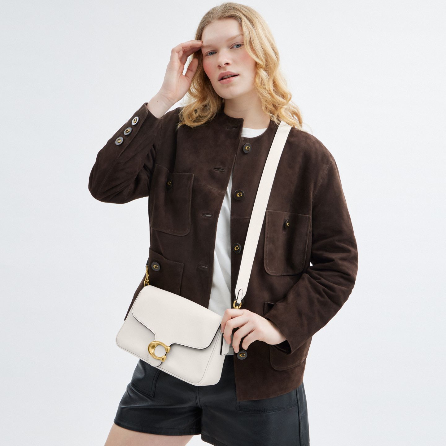Женская сумка Coach Soft Tabby Shoulder, цвет: Латунный / Меловой — фото 8