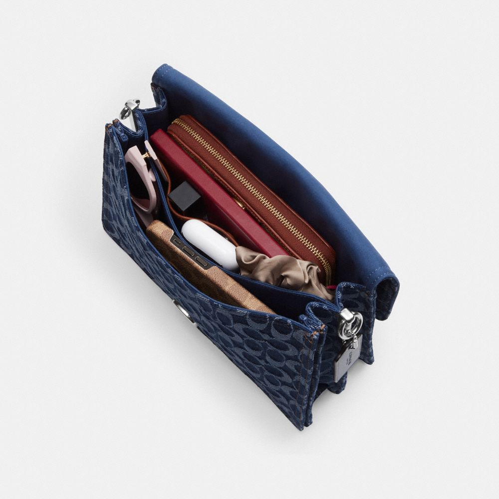 COACH®,SAC ÉPAULE CHAIN TABBY 30 EN DENIM EXCLUSIF,Denim,Argent/Bleu profond multi,Inside View,Top View