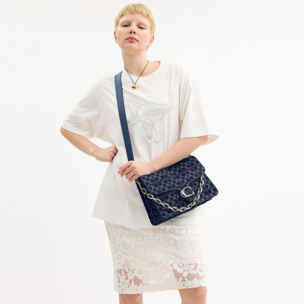 COACH®,SAC ÉPAULE CHAIN TABBY 30 EN DENIM EXCLUSIF,Denim,Argent/Bleu profond multi