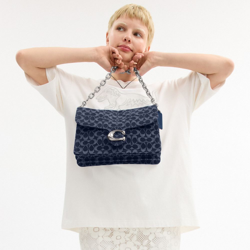 COACH®,SAC ÉPAULE CHAIN TABBY 30 EN DENIM EXCLUSIF,Denim,Argent/Bleu profond multi,Detail View