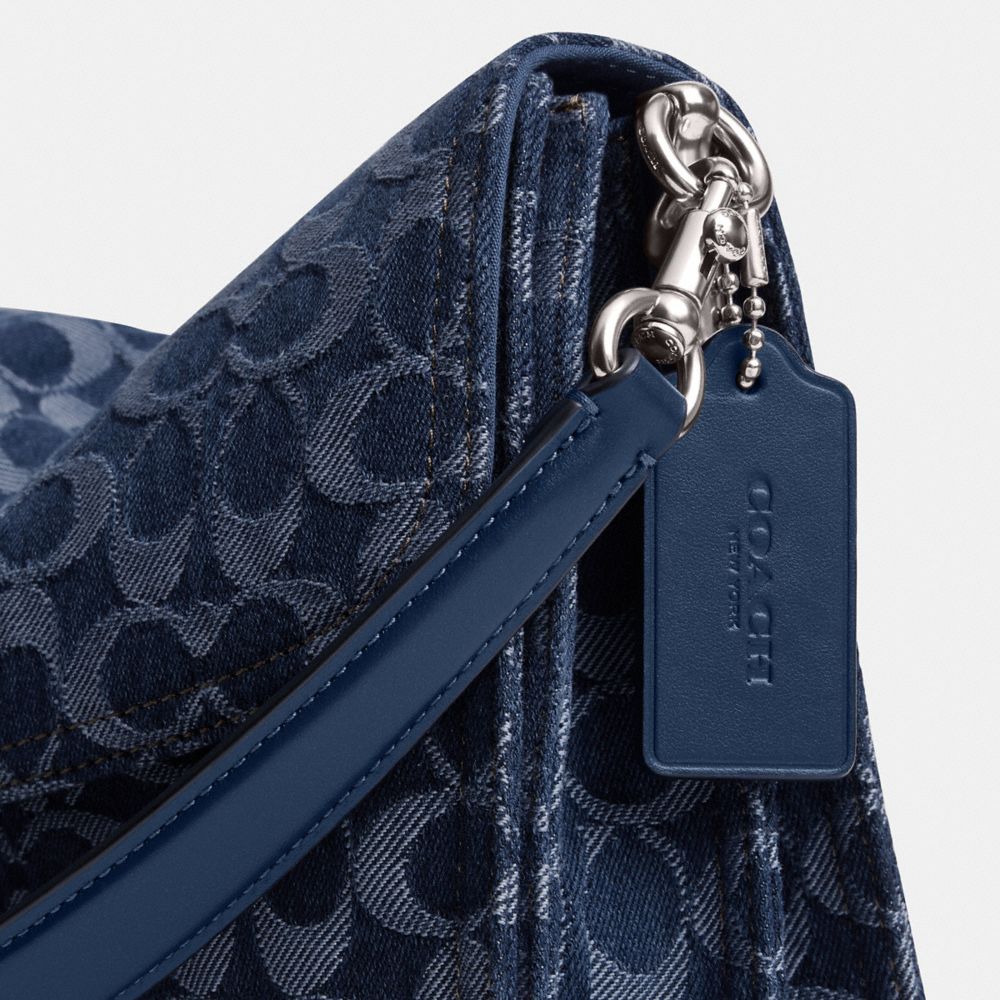 COACH®,SAC ÉPAULE CHAIN TABBY 30 EN DENIM EXCLUSIF,Denim,Argent/Bleu profond multi,Closer View