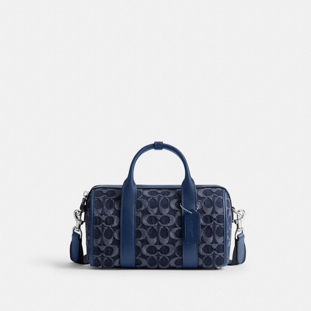 COACH®,SAC DUFFLE GOTHAM 24 EN DENIM EXCLUSIF,Denim,Bleu Profond,Front View