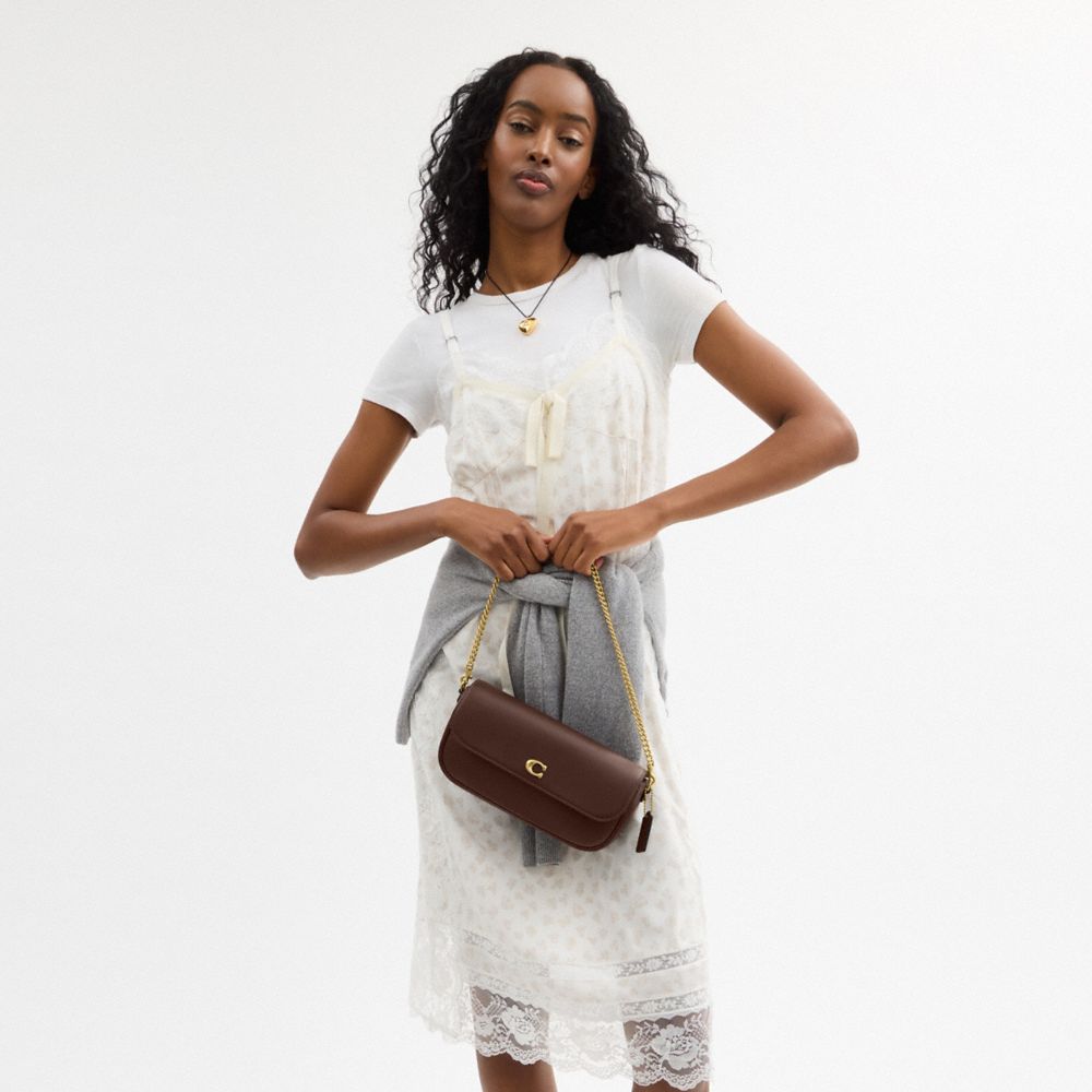 Shop Coach Brook Tasche Mit Umschlag Und Kette In Brass/maple