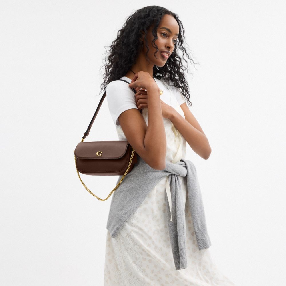 Shop Coach Brook Tasche Mit Umschlag Und Kette In Brass/maple
