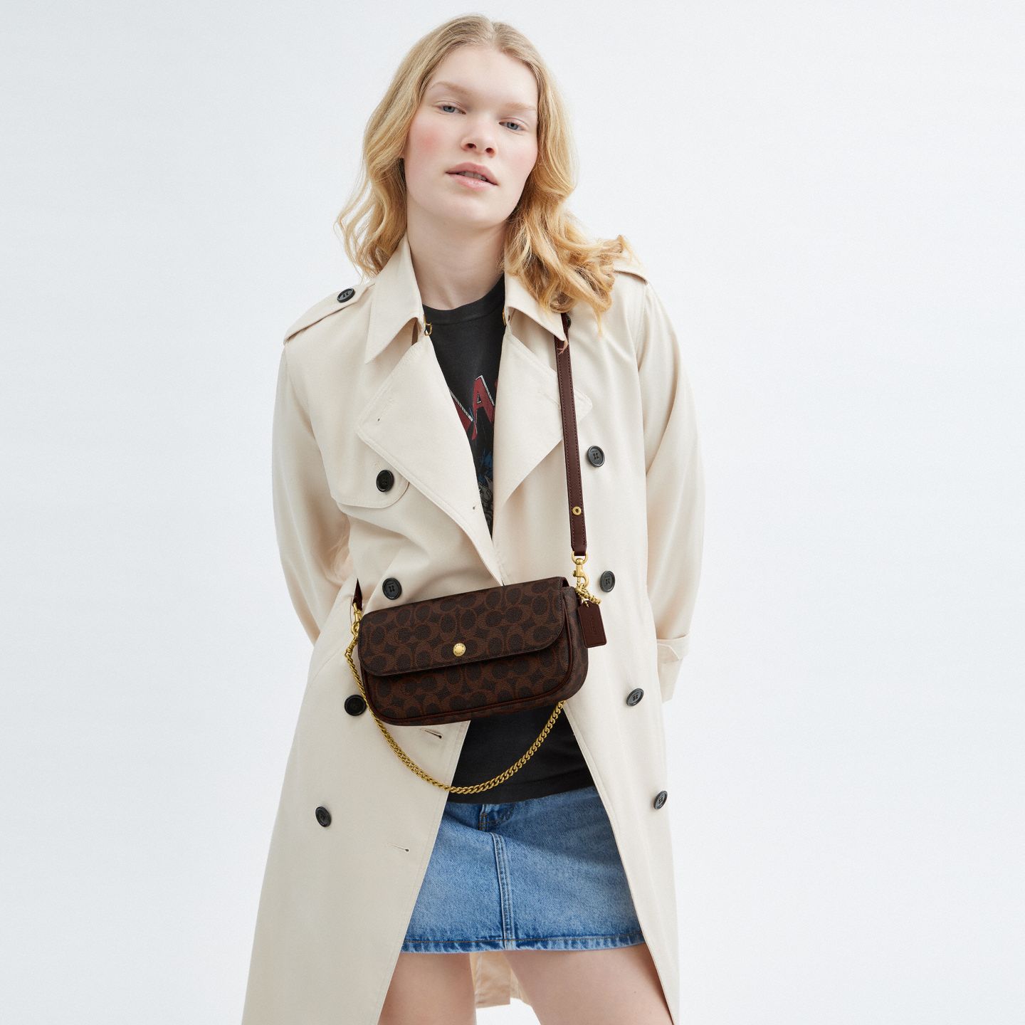 Женская сумка Coach Brook Flap Chain Bag In Signature Canvas, цвет: Латунный / Кленовый — фото 7