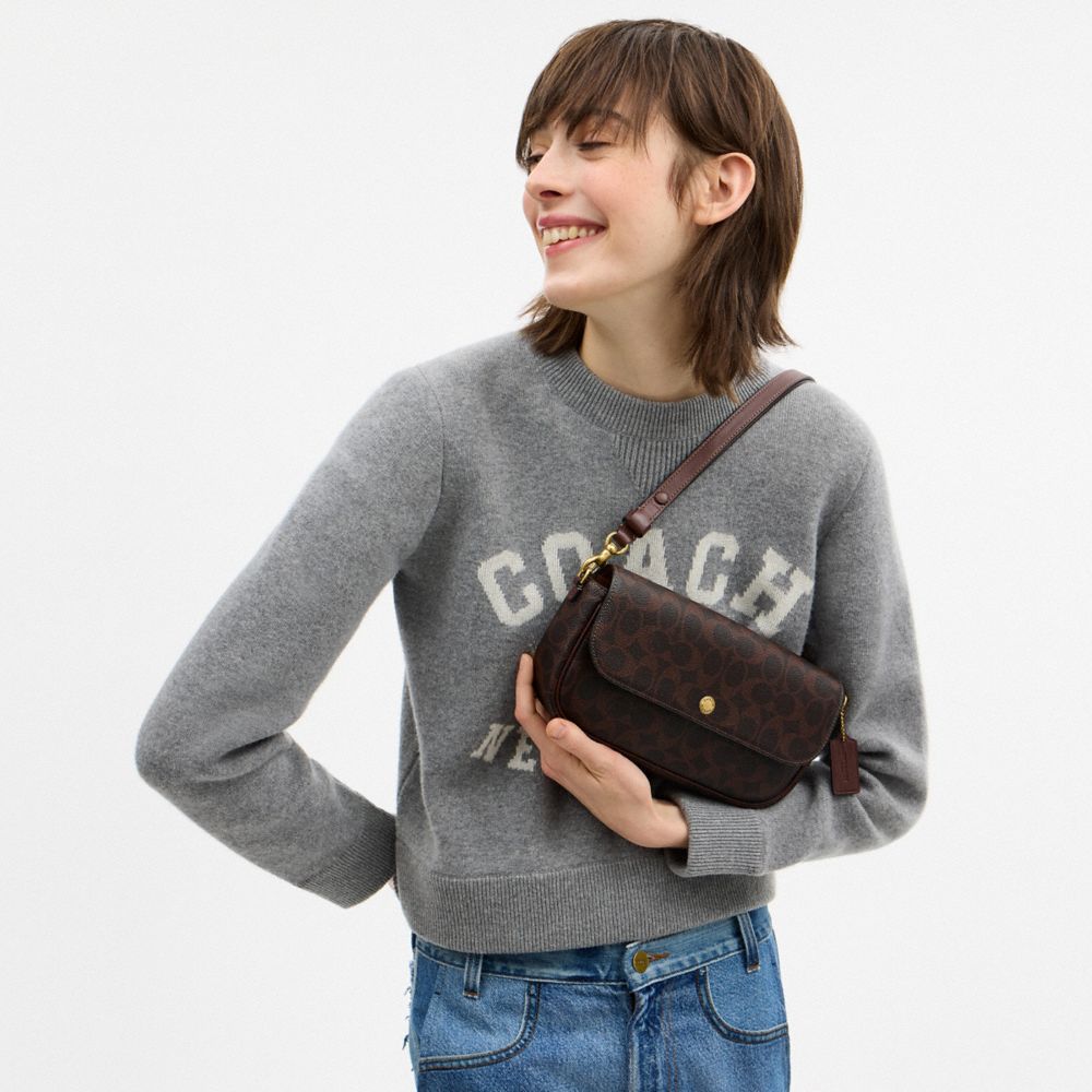 Женские сумки Coach Brook Flap Chain Bag In Signature Canvas — фото 8