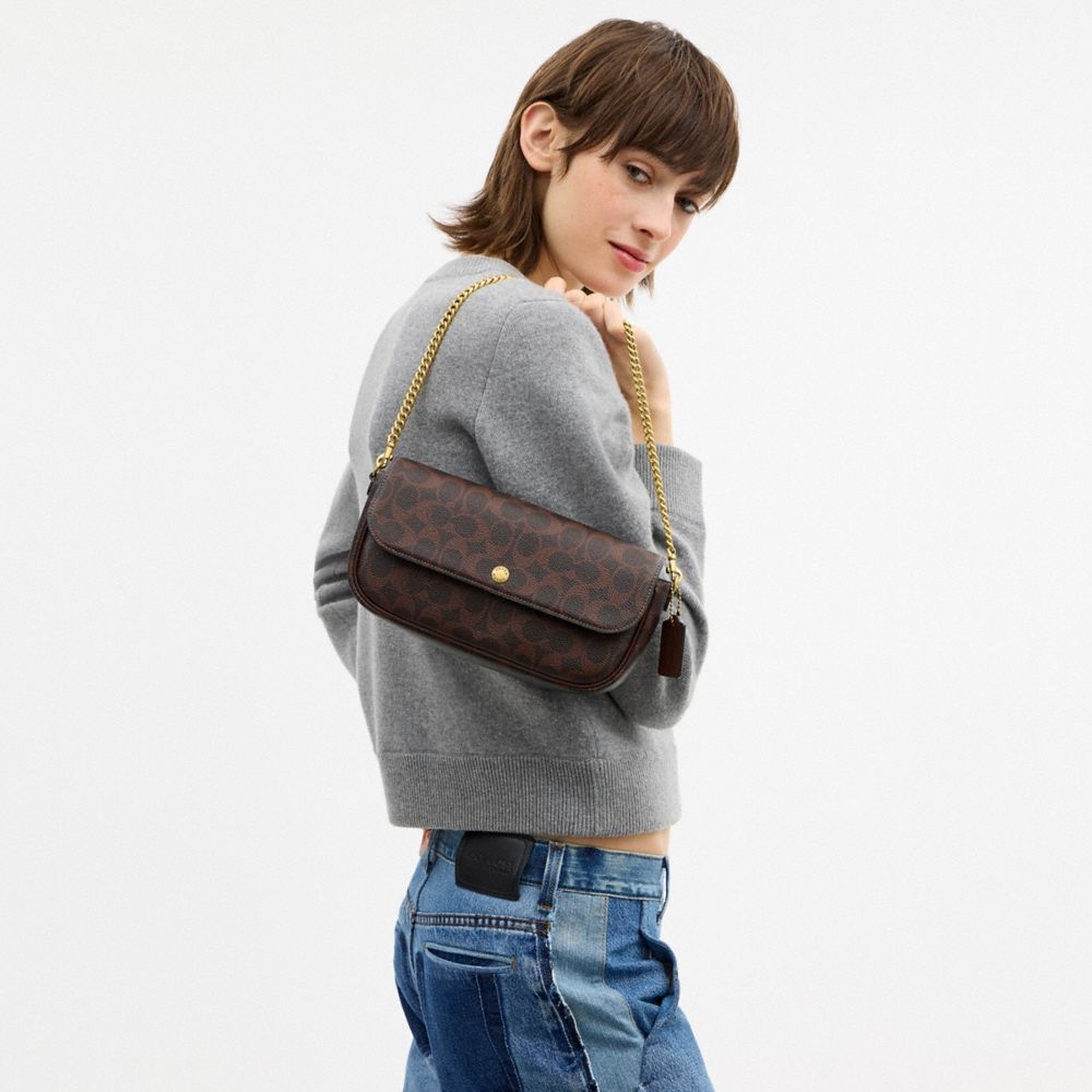 Женские сумки Coach Brook Flap Chain Bag In Signature Canvas — фото 9