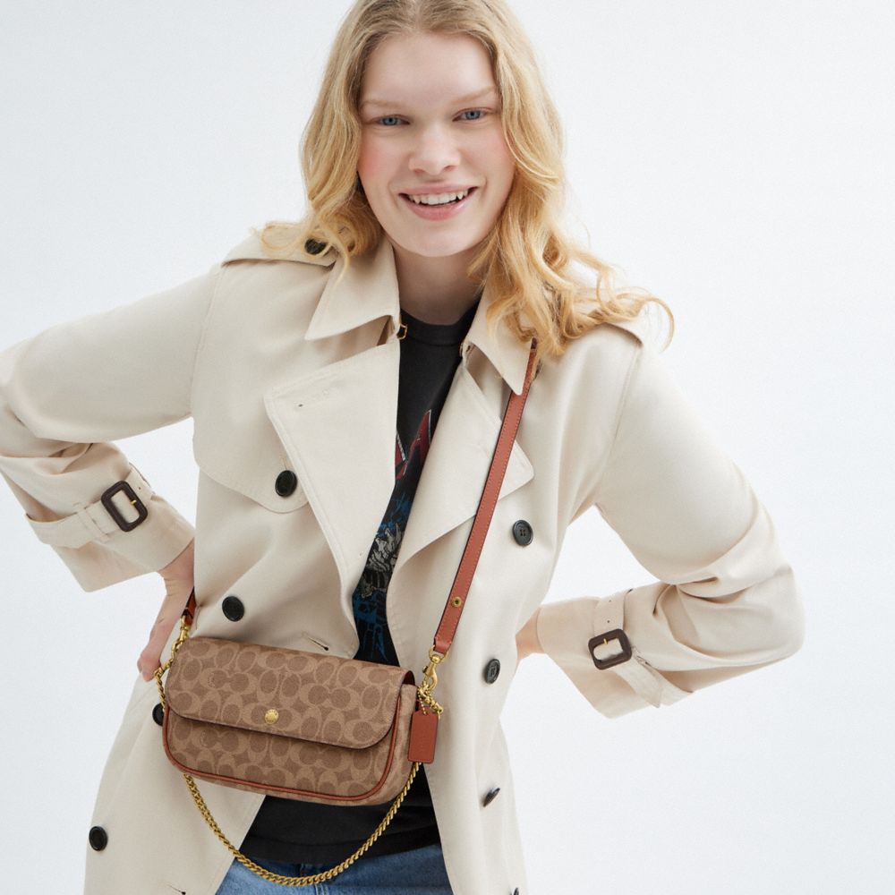 Coach Brook Tasche Aus Signature-canvas Mit Umschlag Und Kettenriemen In Multi