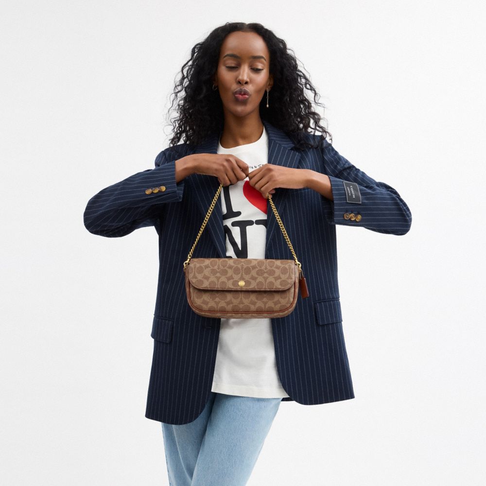 Coach Brook Tasche Aus Signature-canvas Mit Umschlag Und Kettenriemen In Multi