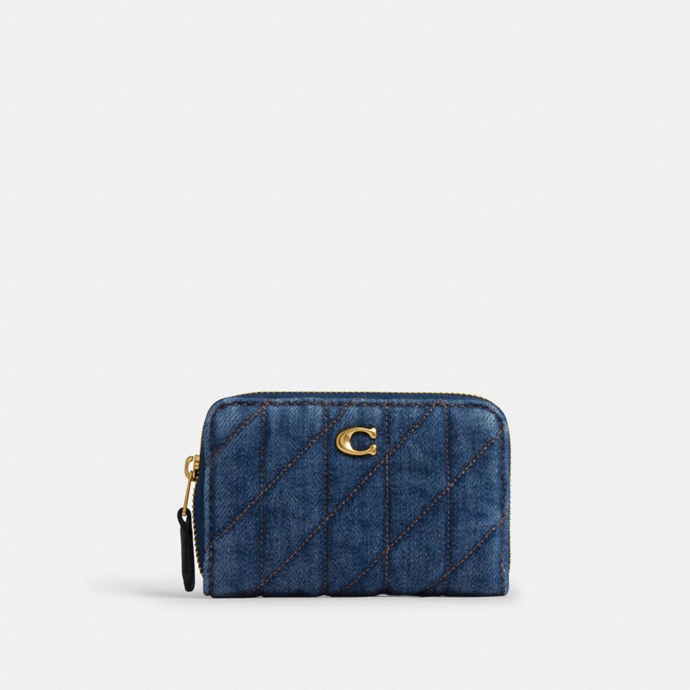 COACH®,PETIT PORTE-CARTES ZIPPÉ SUR TOUT LE TOUR ESSENTIEL AVEC MATELASSAGE,Denim,Laiton/Bleu Profond,Front View