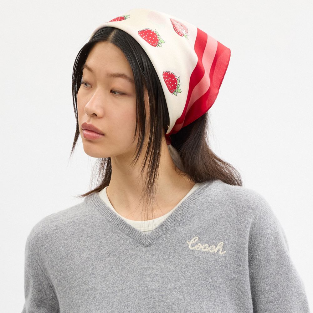 COACH®,レトロ ストロベリー プリント シルク スクエア スカーフ,スカーフ&マフラー,ﾁｮｰｸ/ﾚｯﾄﾞ
