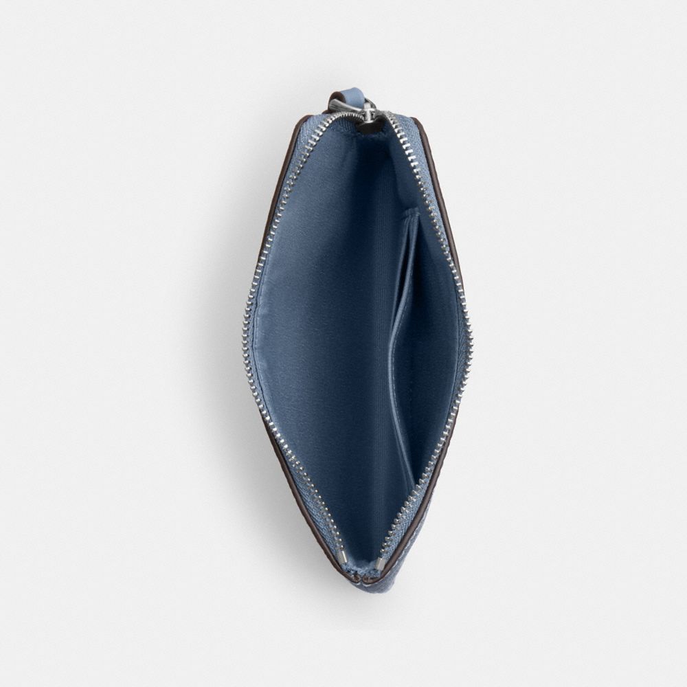 COACH®,WRISTLET À FERMETURE ZIPPÉE D’ANGLE EN TOILE EXCLUSIVE,Toile exclusive,Argent/Chambray,Inside View,Top View