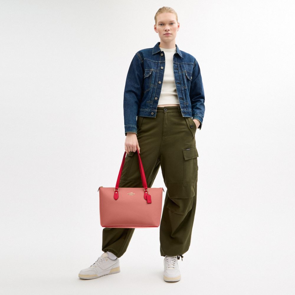 COACH®,Im/Corail Brûlé/Rouge Vif,Detail View