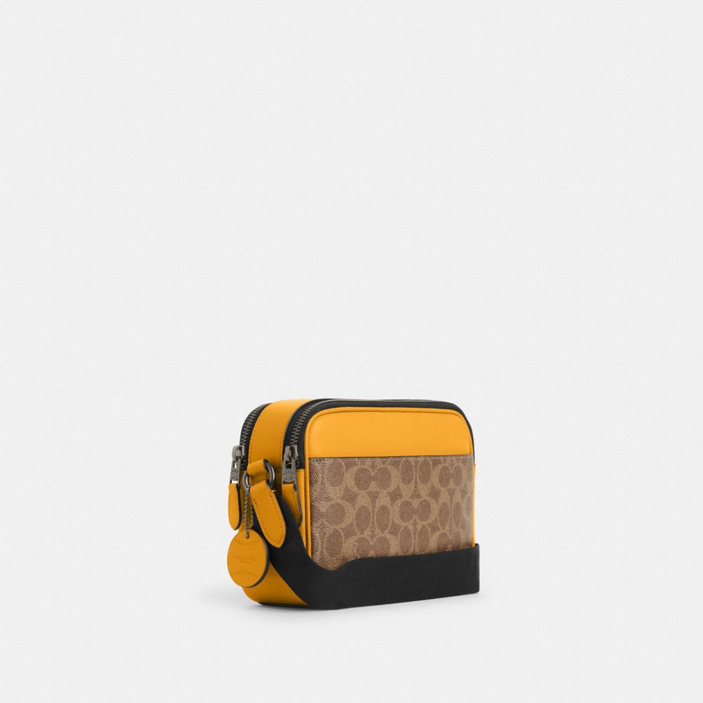 COACH®,Qb / Fauve / Bouton D’or,Angle View