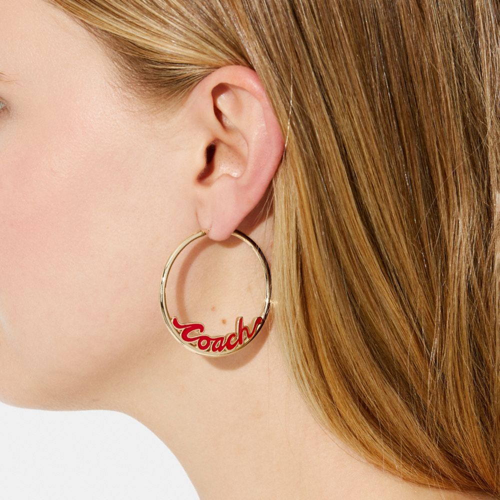 Boucles d’oreille à anneau en émail avec logo écriture