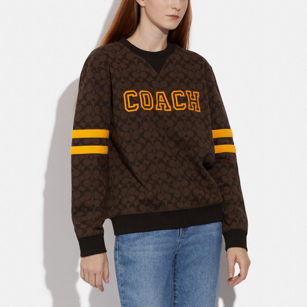 COACH®,ヴァーシティ シグネチャー クルーネック,トップス&ワンピース,ﾁｪｽﾅｯﾄ