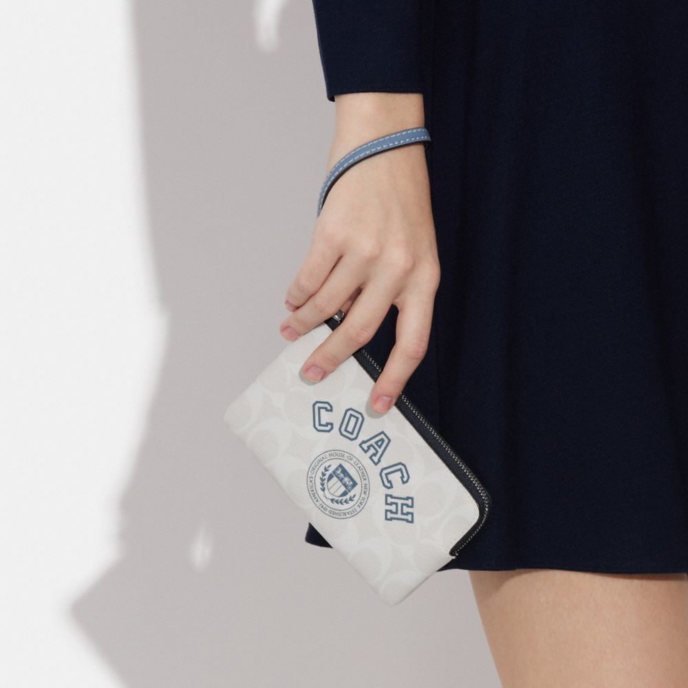 COACH®,コーナー ジップ リストレット シグネチャー キャンバス ウィズ ヴァーシティ モチーフ,ポーチ&リストレット,