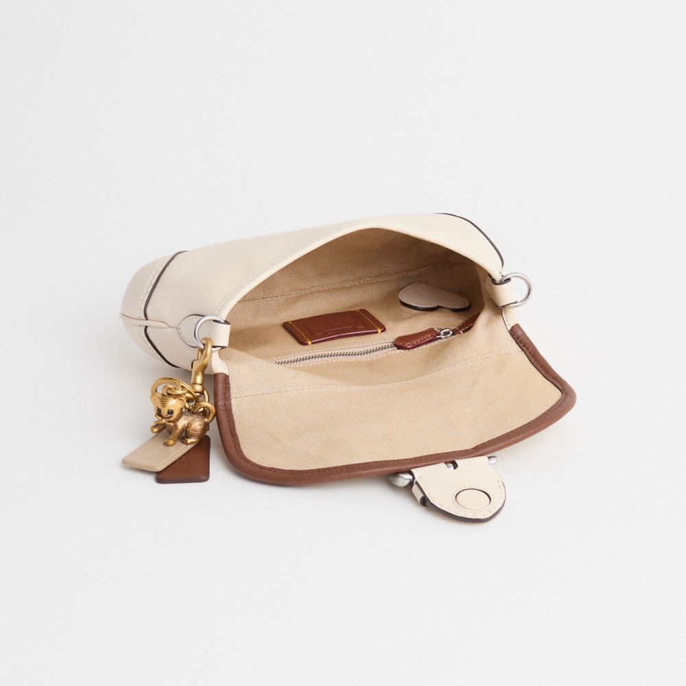 COACH®,Upcrafted Soho Bag In Regenerative Leather,Leather,Crossbody,Piping,Set,Sustainable,Vegan,Brass,Casual,Cream,Inside View,Top View