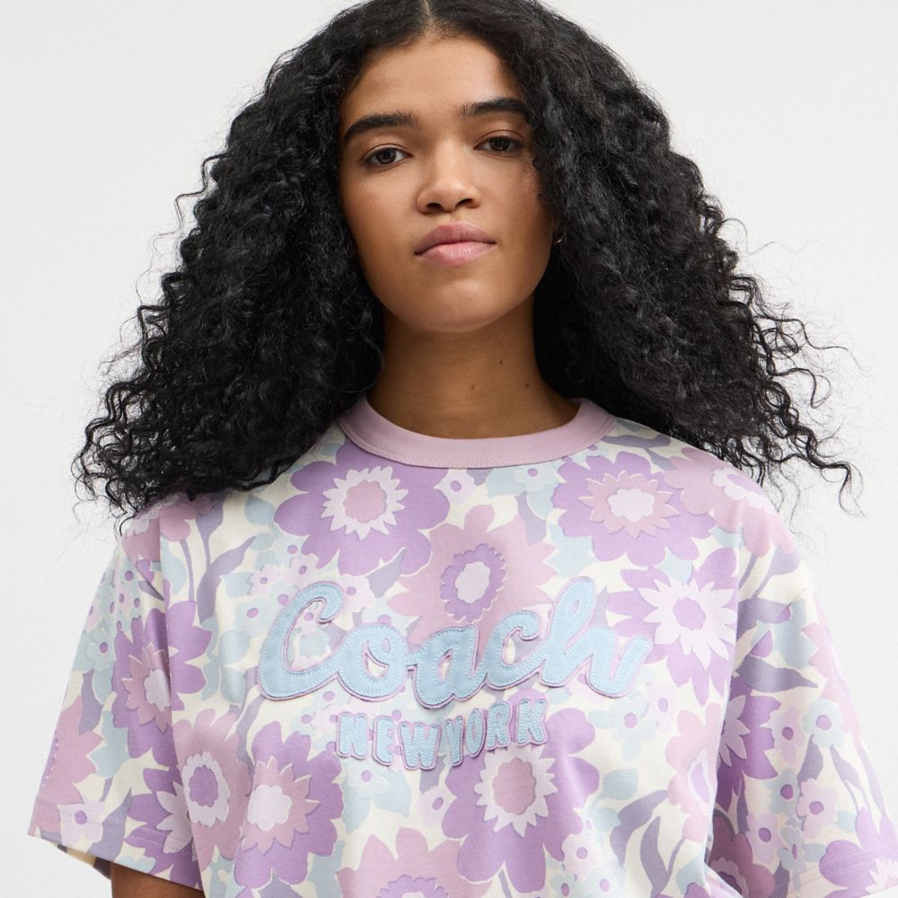 Coach Cropped T Shirt Aus Biobaumwolle Mit Blumenprint Und  Schriftzug In Schreibschrift