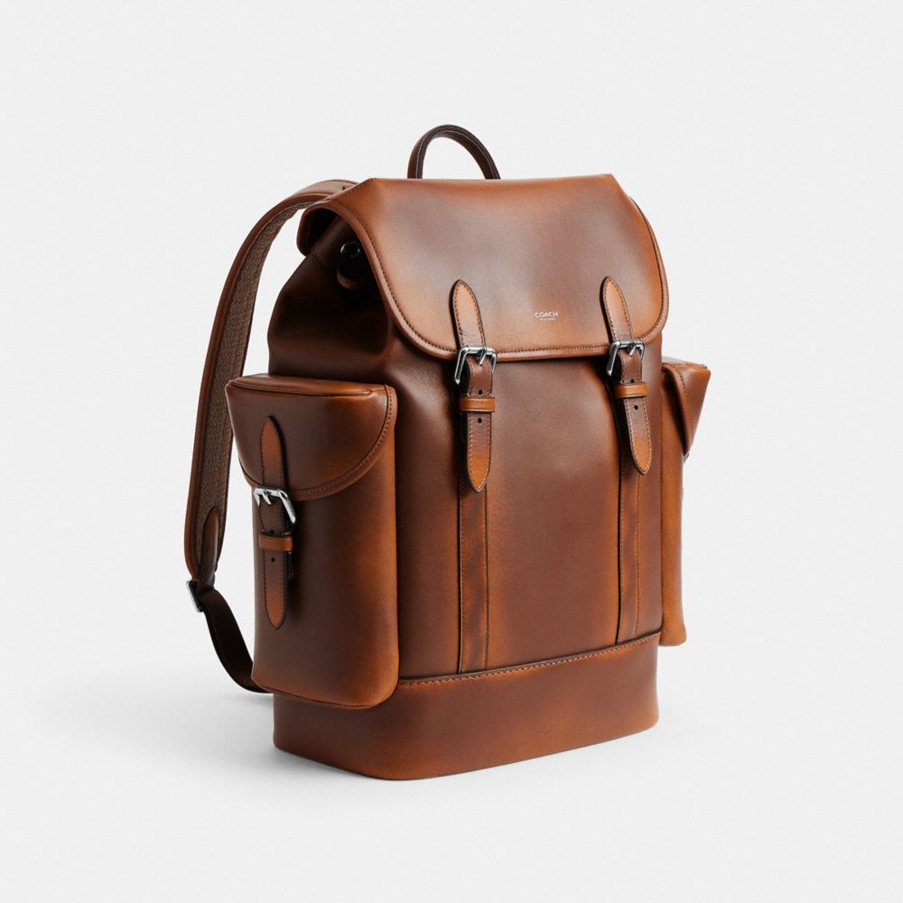 COACH チャーム付　シグネチャー　レザー　メッセンジャーバッグ　ブラウン 公式】COACH – コーチ | ヒッチ バックパック・ラブド レザー