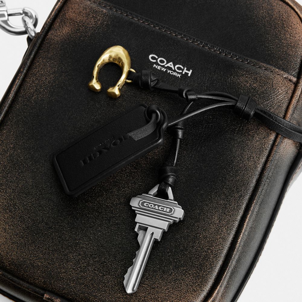 Hitch Crossbody In Loved Leather