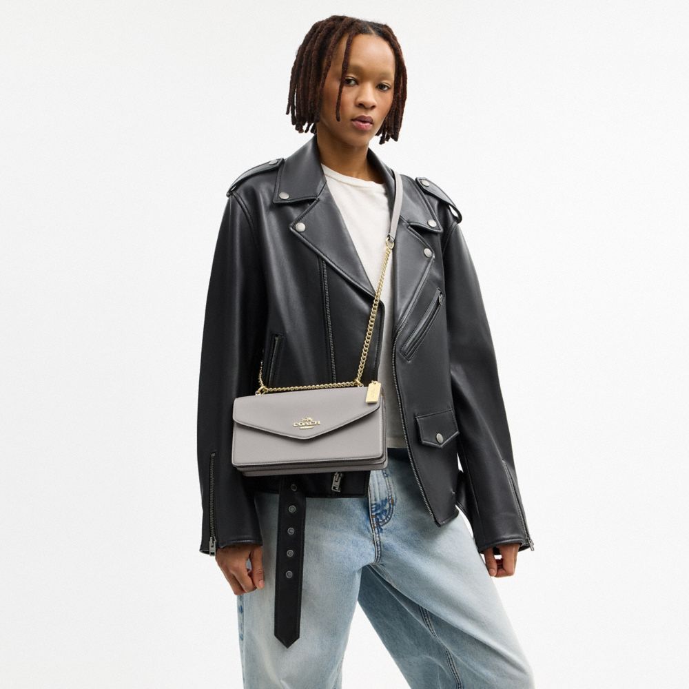 COACH®,SAC BANDOULIÈRE ENVELOPPE KLARE,Cuir de veau,Im/Gris tourterelle