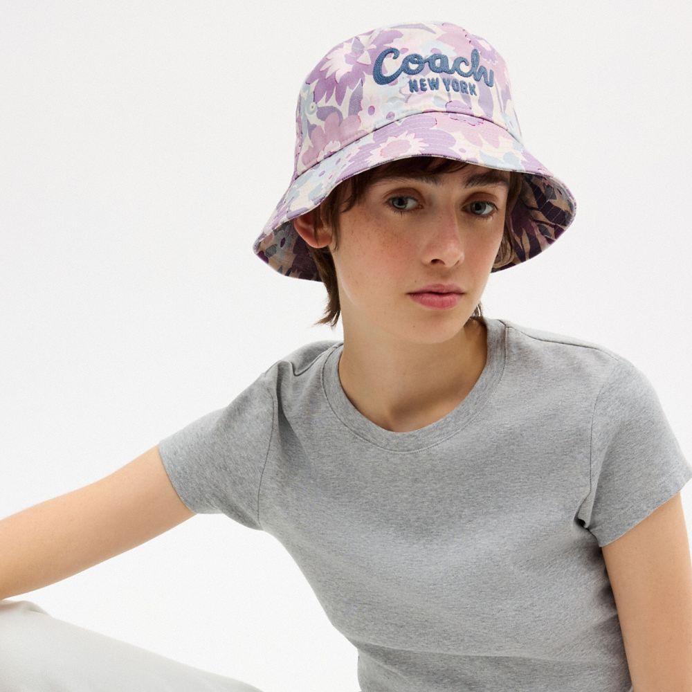Женские головные уборы Coach Script Floral Print Bucket Hat — фото 2