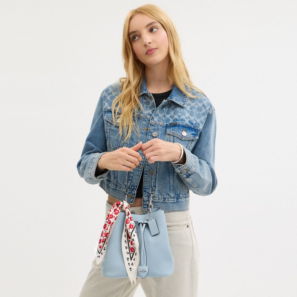 COACH®,エヴリン フローラル プリント シルク トライアングル スカーフ,スカーフ&マフラー,ﾚｯﾄﾞ/ﾁｮｰｸ