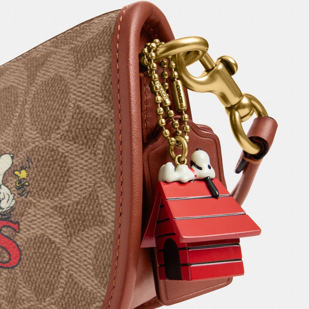 公式】COACH – コーチ | 【COACH X PEANUTS】スウィンガー
