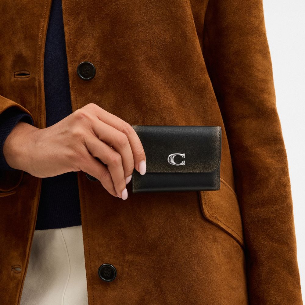 Coach Essential Card Holder Wallet In Loved Leather