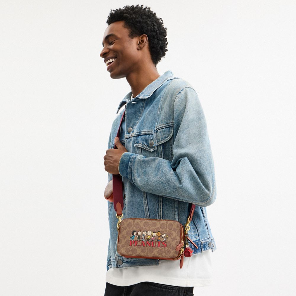 COACH®,【COACH X PEANUTS】チャーター スリム クロスボディ・シグネチャー キャンバス,メッセンジャー&ボディバッグ,