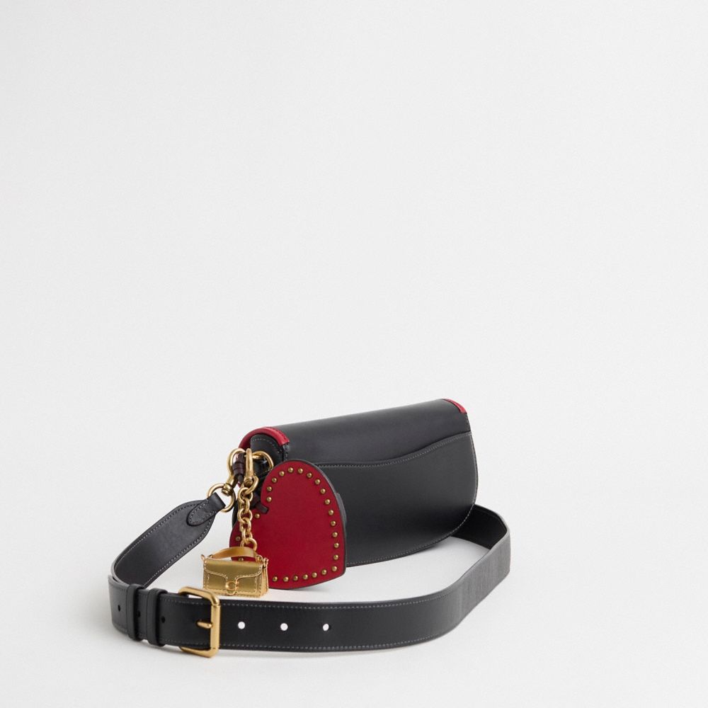 COACH®,Upcrafted Harley Shoulder Bag 23,Coin,Shoulder Bag,Piping,Metal,Chain Detail,Logo,3D Embellishment,Casual,Black,Angle View