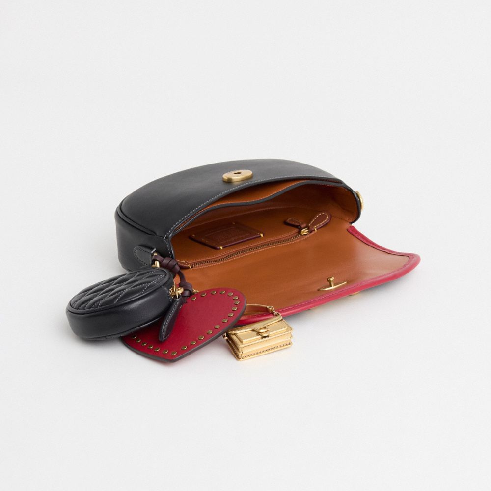 COACH®,Upcrafted Harley Shoulder Bag 23,Coin,Shoulder Bag,Piping,Metal,Chain Detail,Logo,3D Embellishment,Casual,Black,Inside View,Top View