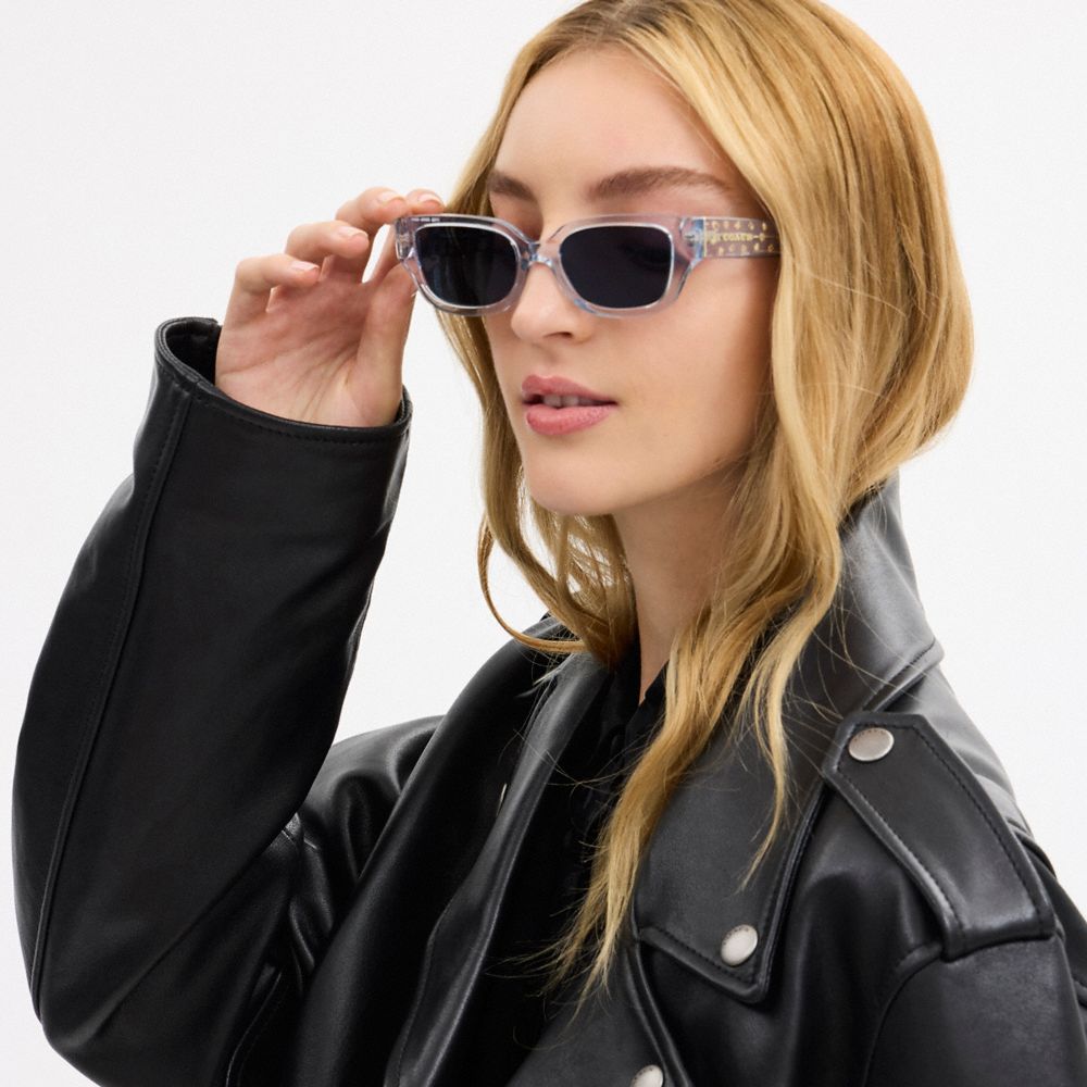 Женские солнцезащитные очки Coach Charms Narrow Rectangle Sunglasses — фото 4