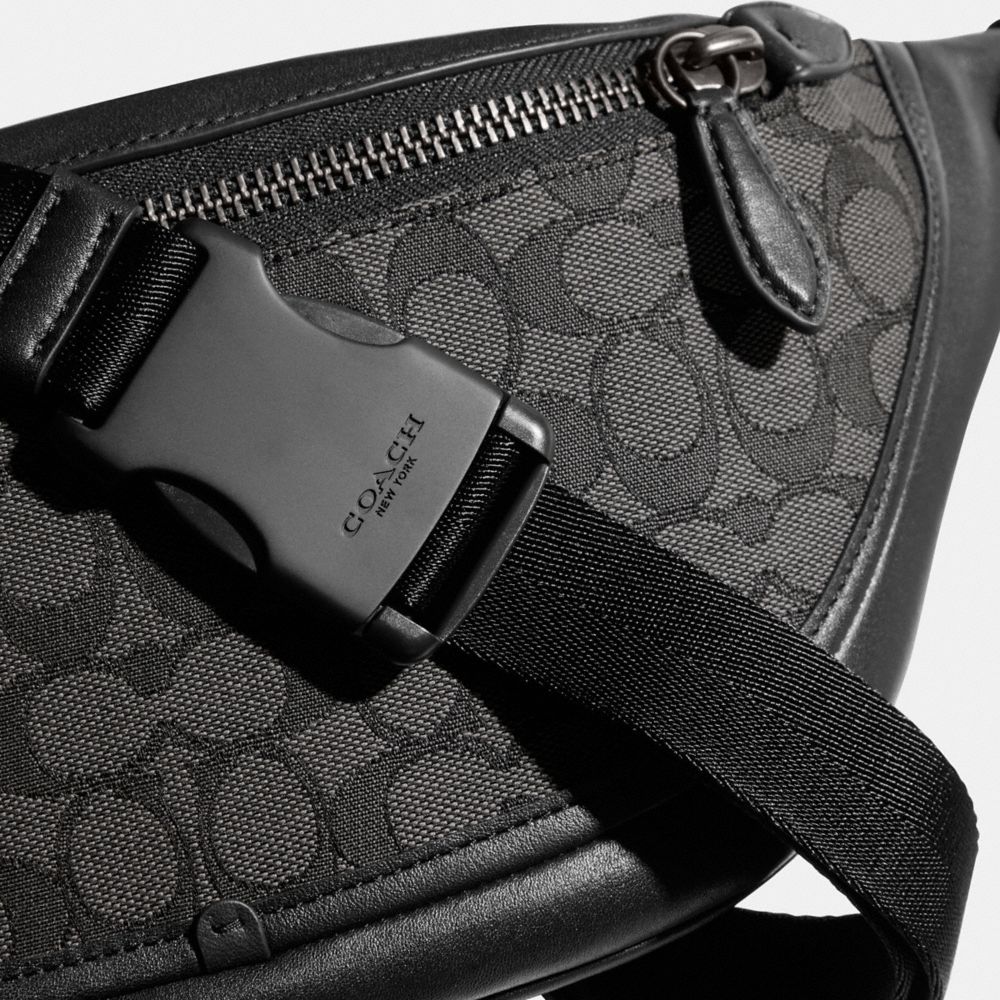 Coach Men's League Belt Bag in Signature Jacquard, Charcoal/Black, One  Size, League Belt Bag in Signature Jacquard : : Clothing &  Accessories