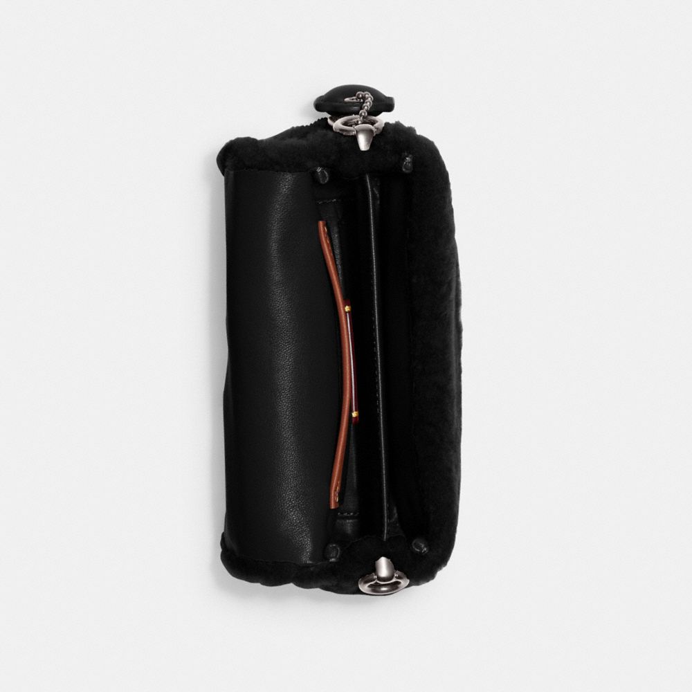 公式】COACH – コーチ | ピロー タビー ショルダー バッグ 18 公式】COACH – コーチ | ピロー タビー ショルダー バッグ 18