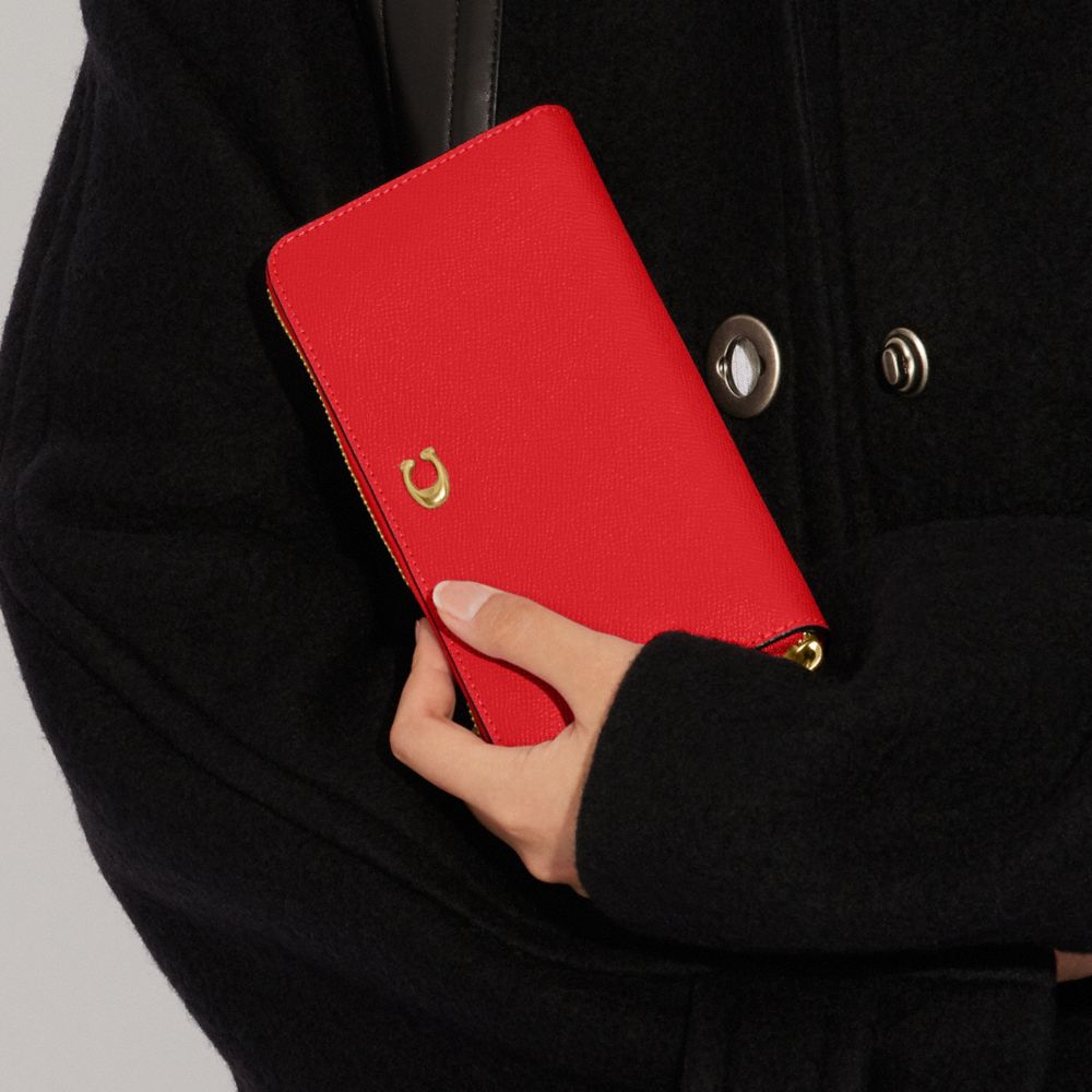 COACH®,アコーディオン ジップ ウォレット,長財布,ﾌﾞﾗｽ/ｽﾎﾟｰﾂ ﾚｯﾄﾞ