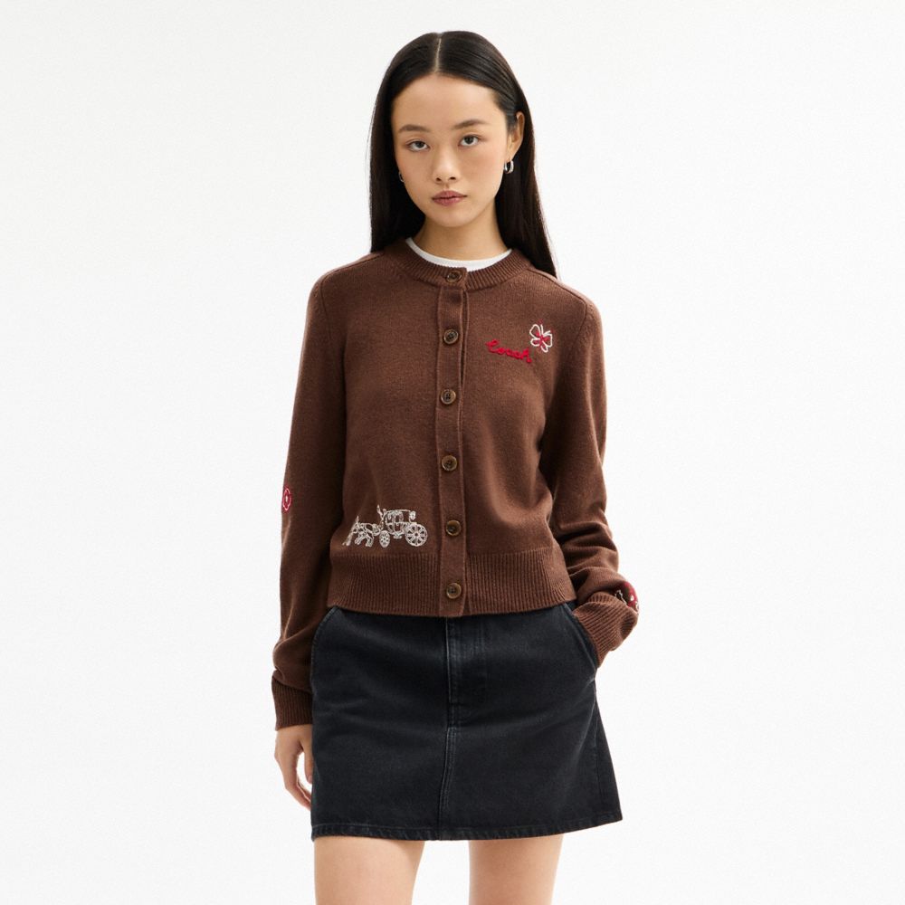 COACH®,プレイフル エンブロイダード カーディガン,トップス&ワンピース,ﾌﾞﾗｳﾝ