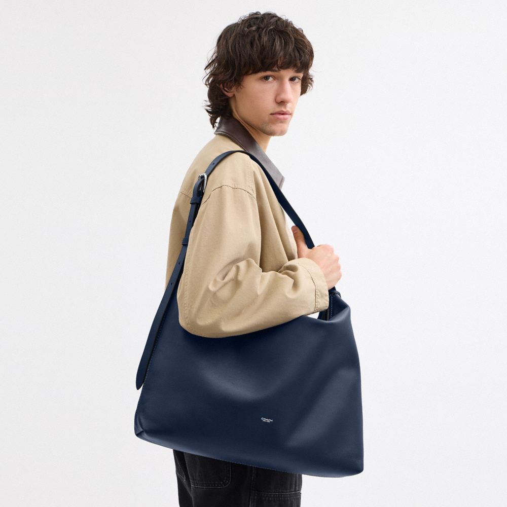 COACH®,SAC MESSENGER MOTT,Cuir grainé naturel,Bleu marine,Detail View