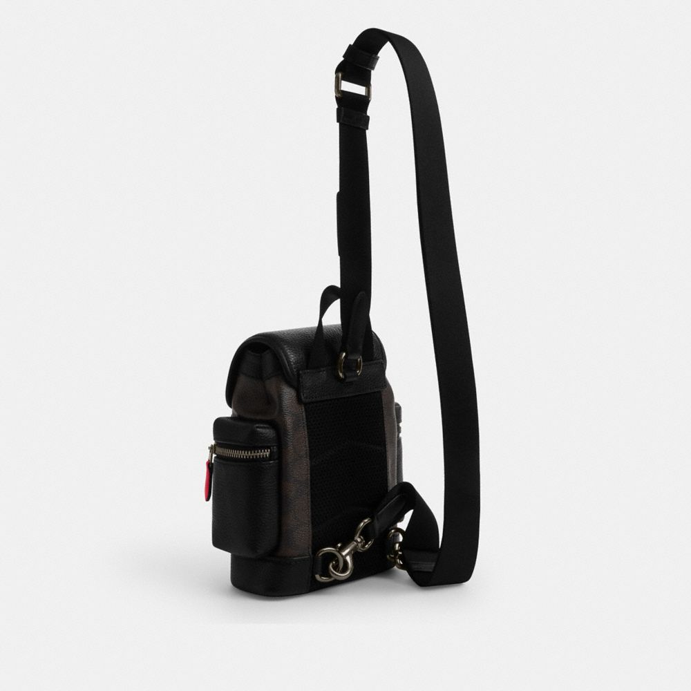 COACH®,Qb/Noyer/Rouge Vif,Angle View