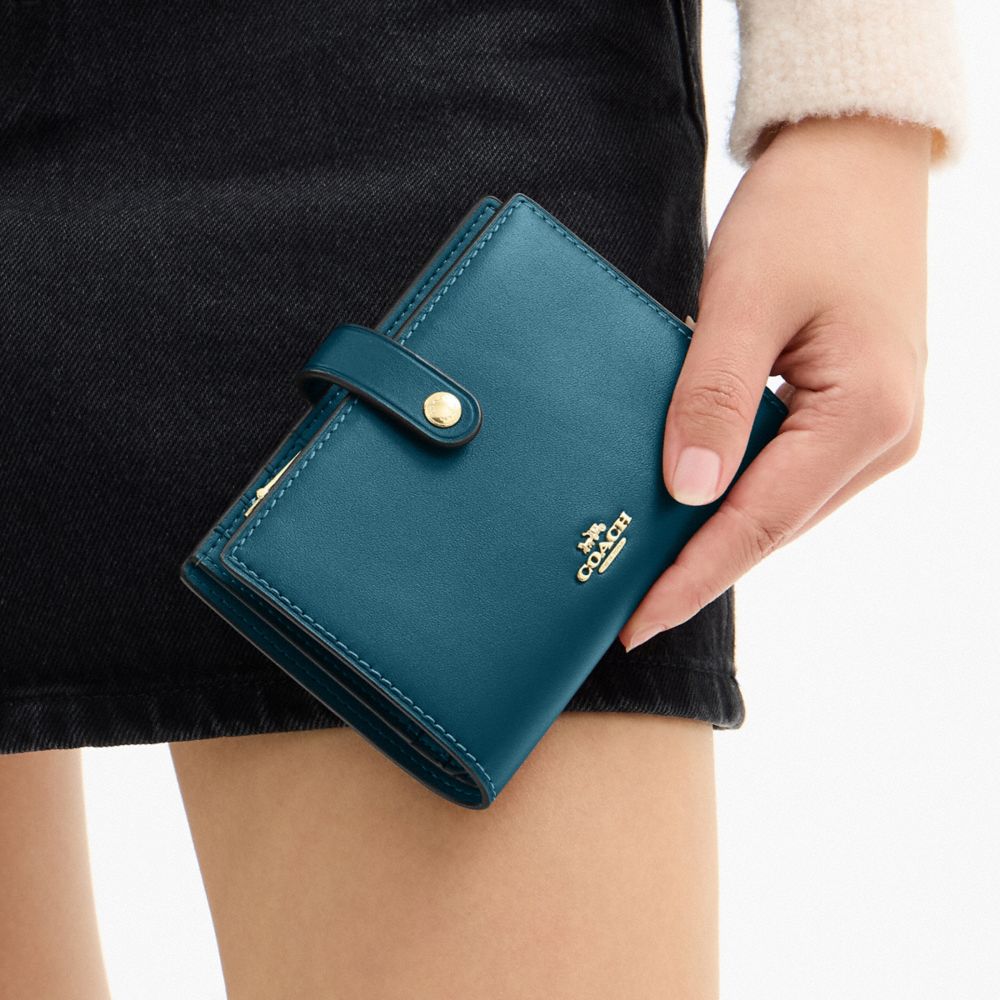 COACH®,Cuir lisse,Or/Encre Bleu Sarcelle,Detail View