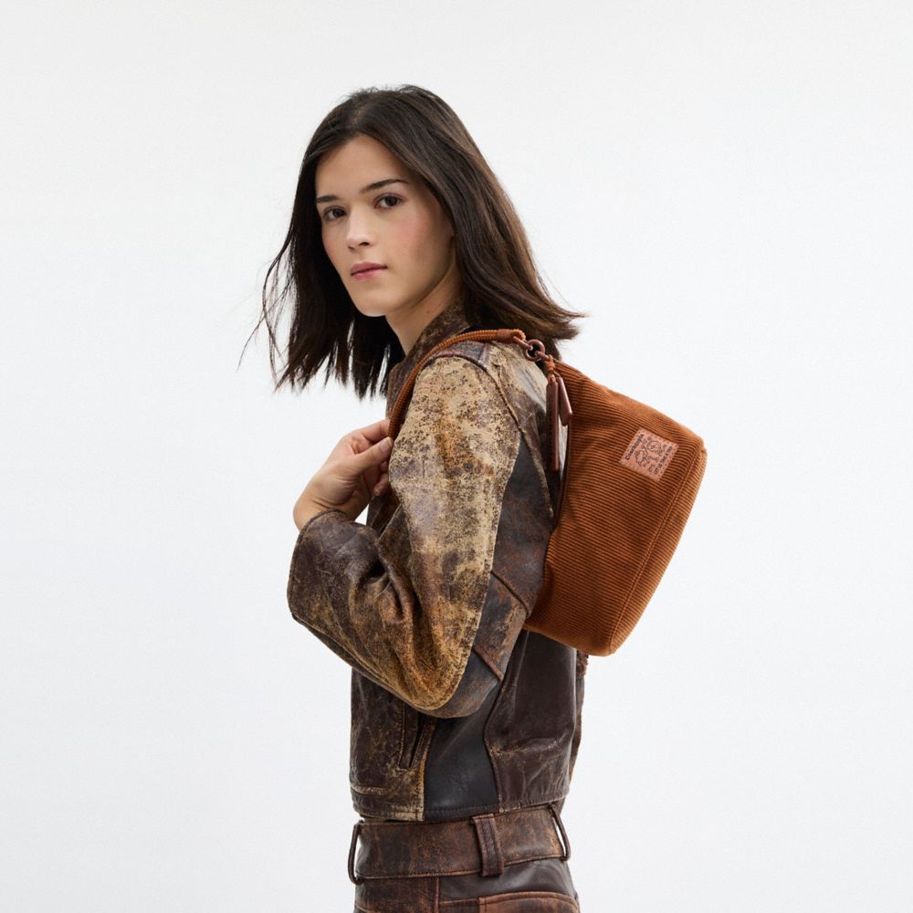 COACH®,Sac épaule Coachtopia Loop en velours côtelé,Velours côtelé marron,Detail View